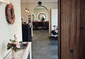 Eingangsbereich mit Blick in den Salon